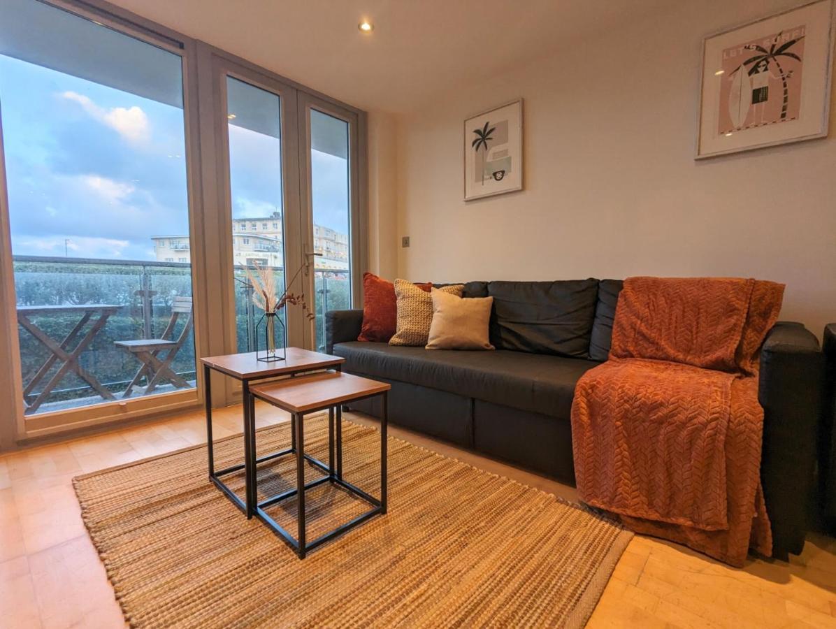 Apartment 100M From Fistral Beach- Underground Parking-Surf Shower & Locker- Sleeps 6 Newquay  Luaran gambar
