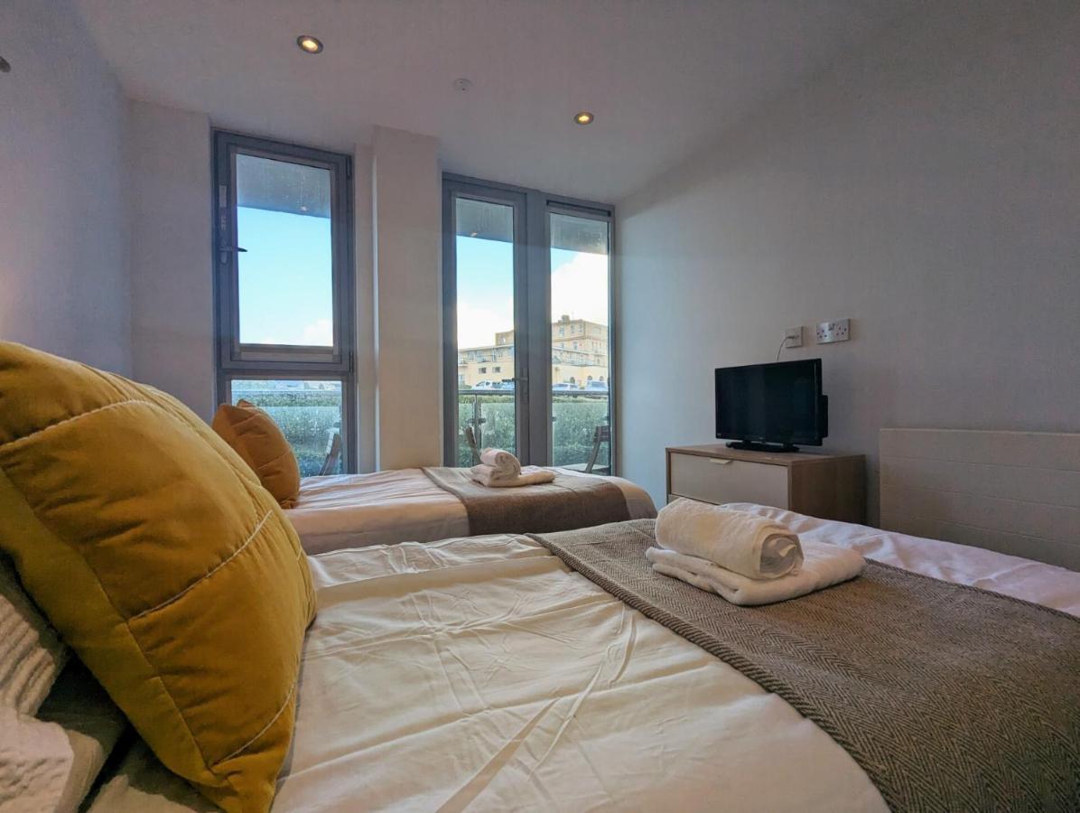 Apartment 100M From Fistral Beach- Underground Parking-Surf Shower & Locker- Sleeps 6 Newquay  Luaran gambar