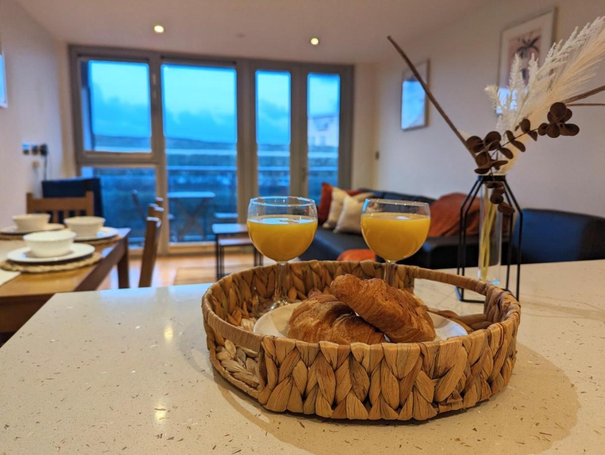 Apartment 100M From Fistral Beach- Underground Parking-Surf Shower & Locker- Sleeps 6 Newquay  Luaran gambar