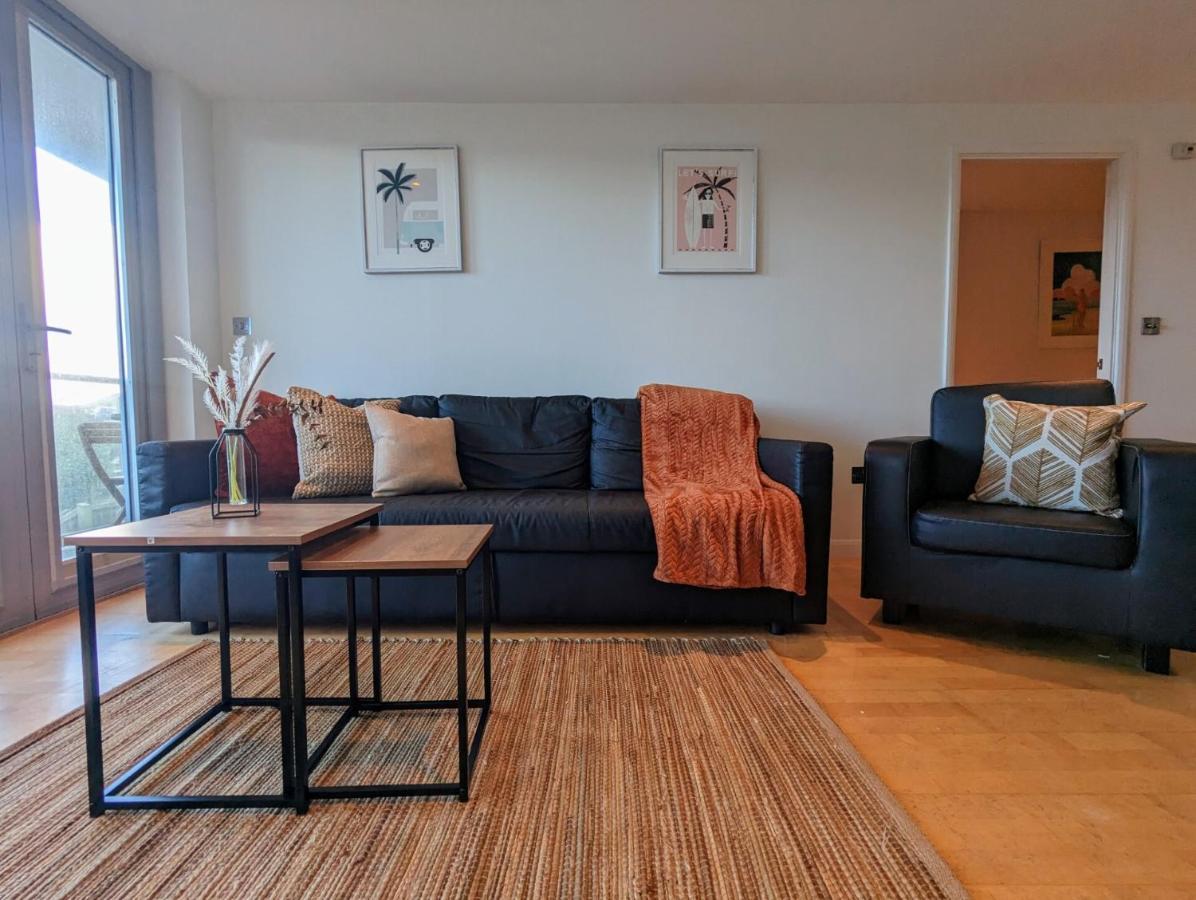 Apartment 100M From Fistral Beach- Underground Parking-Surf Shower & Locker- Sleeps 6 Newquay  Luaran gambar