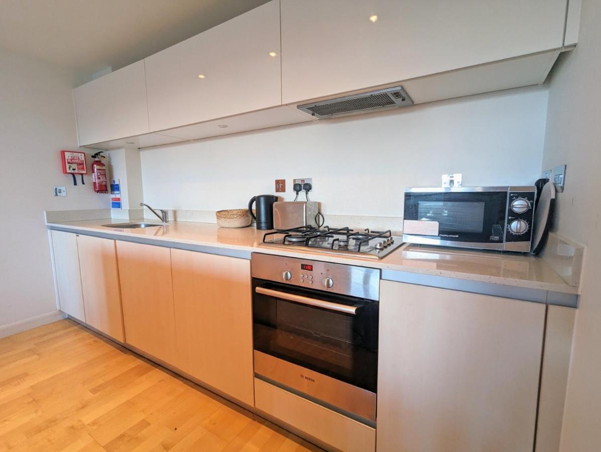 Apartment 100M From Fistral Beach- Underground Parking-Surf Shower & Locker- Sleeps 6 Newquay  Luaran gambar