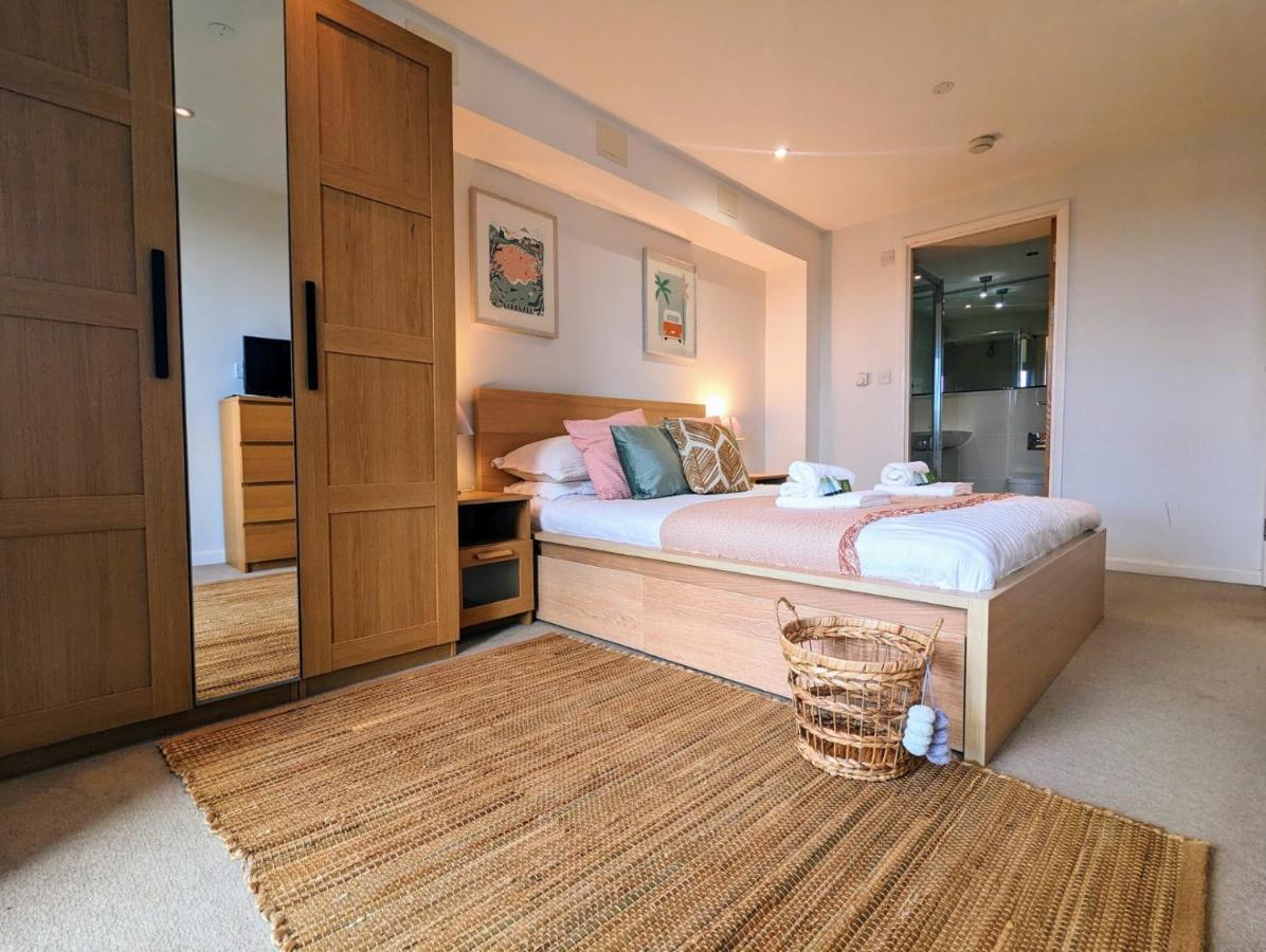 Apartment 100M From Fistral Beach- Underground Parking-Surf Shower & Locker- Sleeps 6 Newquay  Luaran gambar
