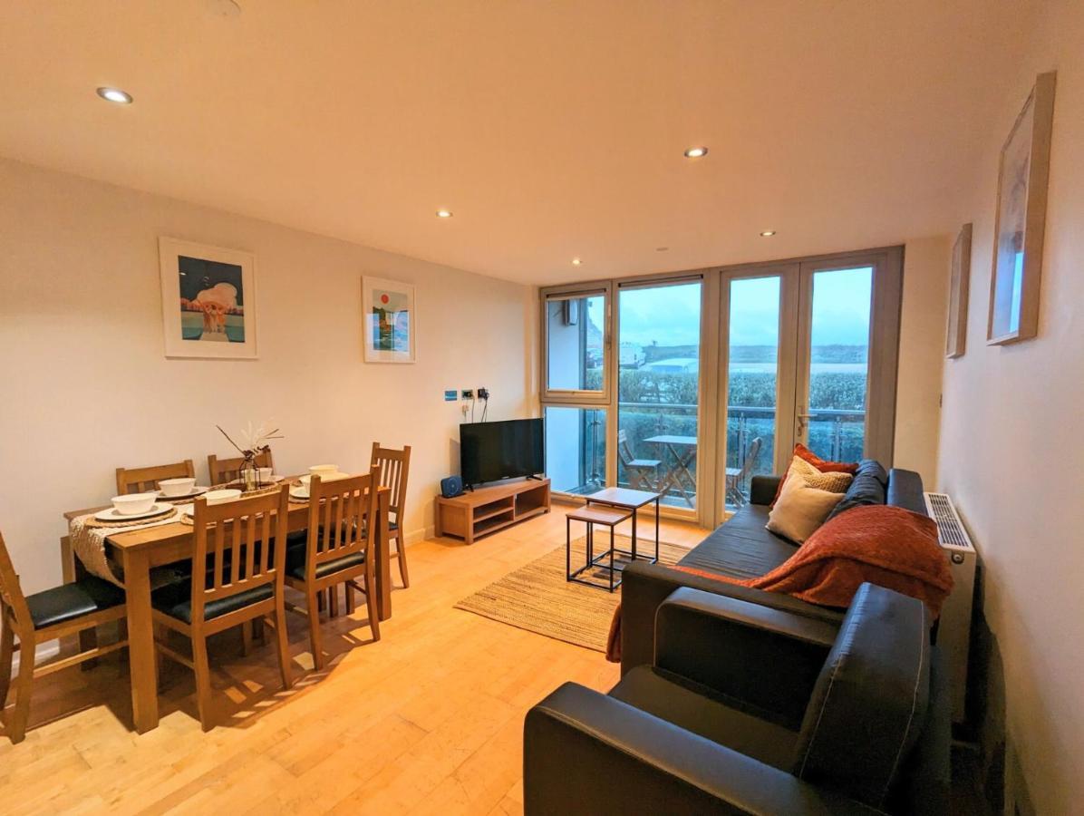 Apartment 100M From Fistral Beach- Underground Parking-Surf Shower & Locker- Sleeps 6 Newquay  Luaran gambar